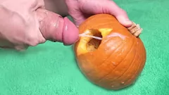 play Halloween Treat: Echt poesje en seksspeelgoed vergelijken | Mira Lime, Babe stroomt