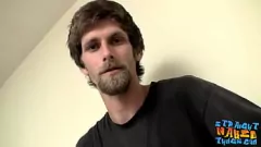 play O bandido hétero fofo Apollo Delion fica com seu pau grande duro enquanto se masturba sozinho e termina com uma gozada gostosa