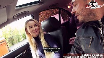 play La perra se sube al coche del cliente y se va al bosque a follar
