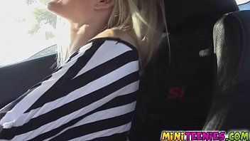 play Escorta pentru gusturi cat mai fine prinsa pe public