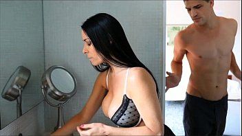 play Brunette who cooks naked when having perverted sex