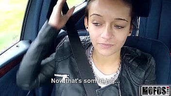 play Sex in masina cu prostitutaticul romanca prinsa la public