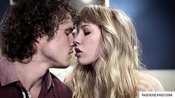 play Xnxx avec des chattes de Roumanie baisée pour de l'argent par des hommes riches