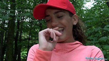 play Bruna che entra in un grosso cazzo fissato nel culo xxl