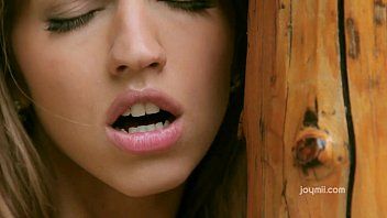 play Country woman masturbating