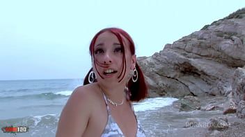 play إنها تقوم بعمل xxx عن طريق الفم بشكل جيد للغاية ولكن في نفس الوقت يضعها شريكها بقوة قليلاً بسبب ذلك