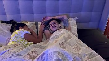 play Dziewczyna ze wsi zostaje wylizana językiem przez blond mamuśkę, pielęgniarkę, ponieważ taka jest