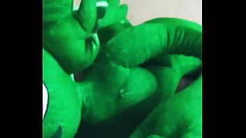 play Le plus beau jeu de xxx sur les collines sur l'herbe verte