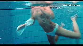 play Piękne bikini dla cefalowych cipek z przetłumaczonymi erotycznymi ustami