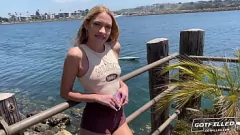 play Ostry trójkąt z blond bombą Khloe Kapri