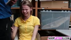 play Prins furat? Teen Catarina este pedepsită cu un penis mare