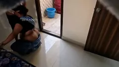 play Sridevi, servitoarea tamilă, nu poate rezista penisului negru mare al proprietarului ei