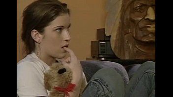 play La bruna si lecca le dita con piacere e fa sesso anale