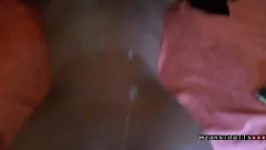 play La dea nera che squirta gode di un'intensa azione a pecorina