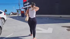 play Ispititoarea brunetă Mari râvnește la acțiune anală a penisului după o vizită la fast-food
