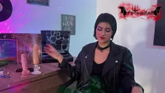 play La primera vez de la estrella porno latina Nana haciendo garganta profunda y montando una polla gruesa