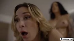 play TS Masseuse Aiden Ashley nu poate rezista cocoșului uriaș al clientului