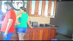 play Spycam atrapó el encuentro prohibido de la esposa morena pequeña con el vecino viejo