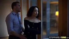play Międzyrasowy skandal oszukiwania: Ebony Babe zemści się z mężem Stepis